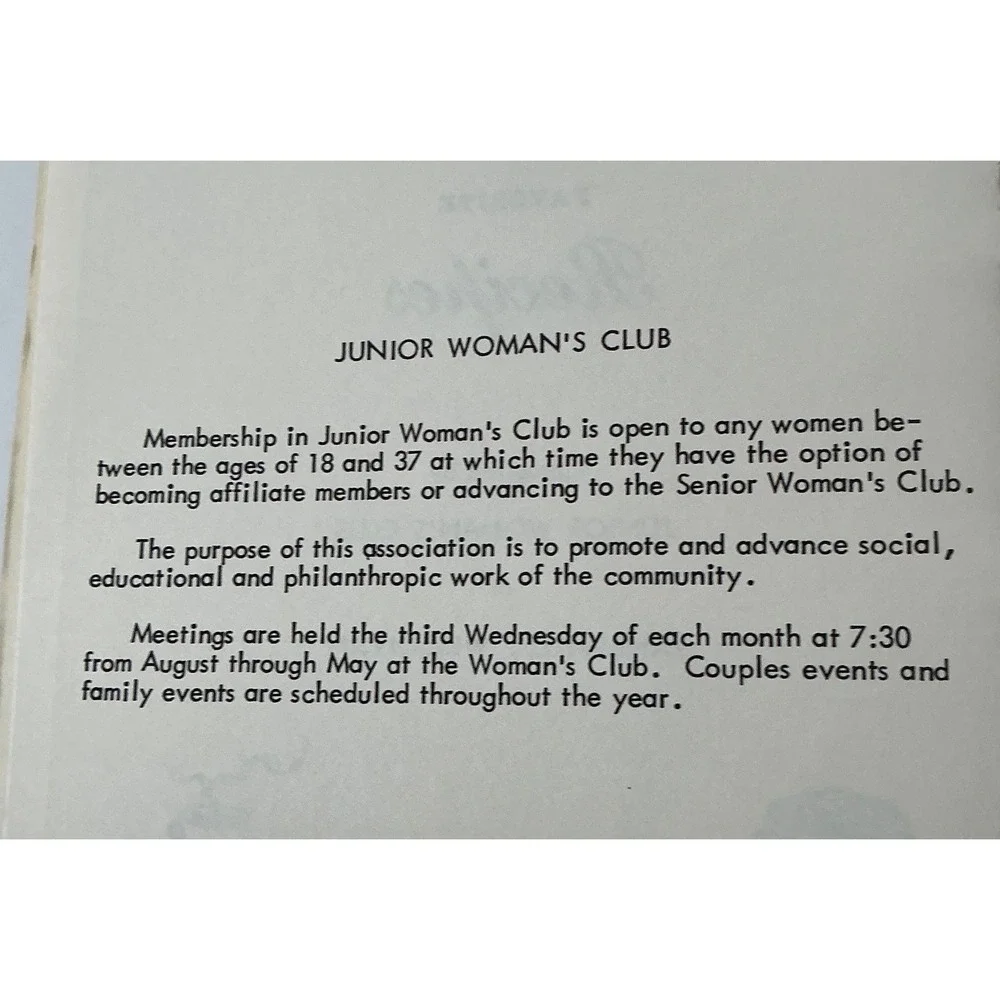 Junior Woman's Club Janesville Wisconsin Cookbook Vintage 1982 Spiral Bound‎